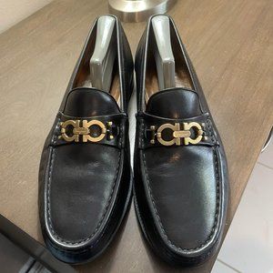 Salvatore Ferragamo Loafers. Black. Size 9EE